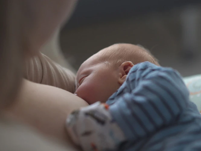 Wie Lange Sollten Sie Ihr Baby Beim Schlafen Stillen?